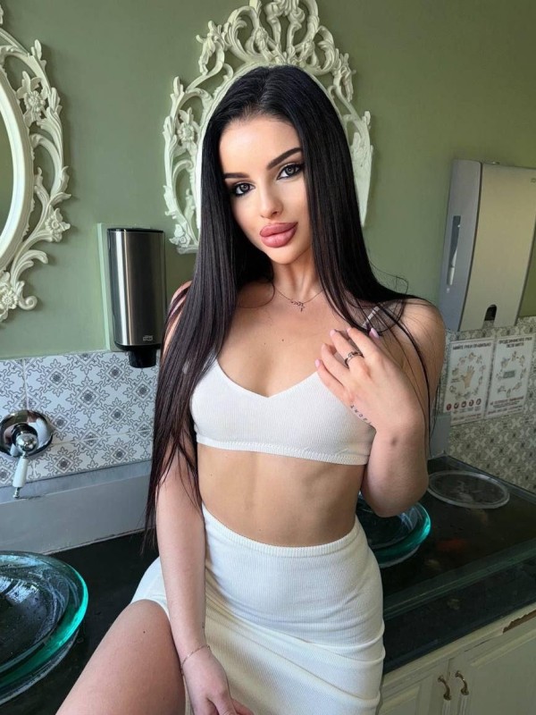 Яна привлекательная девушка из Щекино цена от 9000 руб