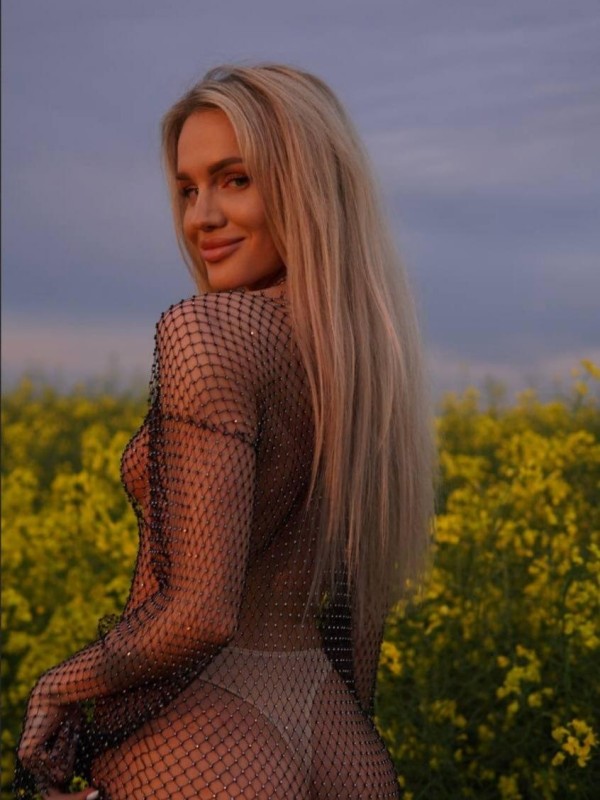 Карина привлекательная девушка из Щекино цена от 7000 руб